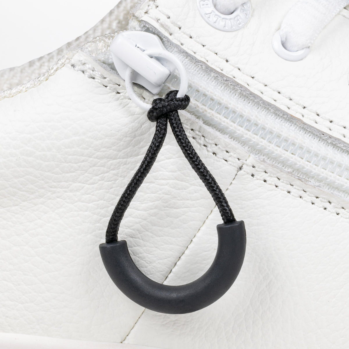 Black BILLY Loop Zipper Pull